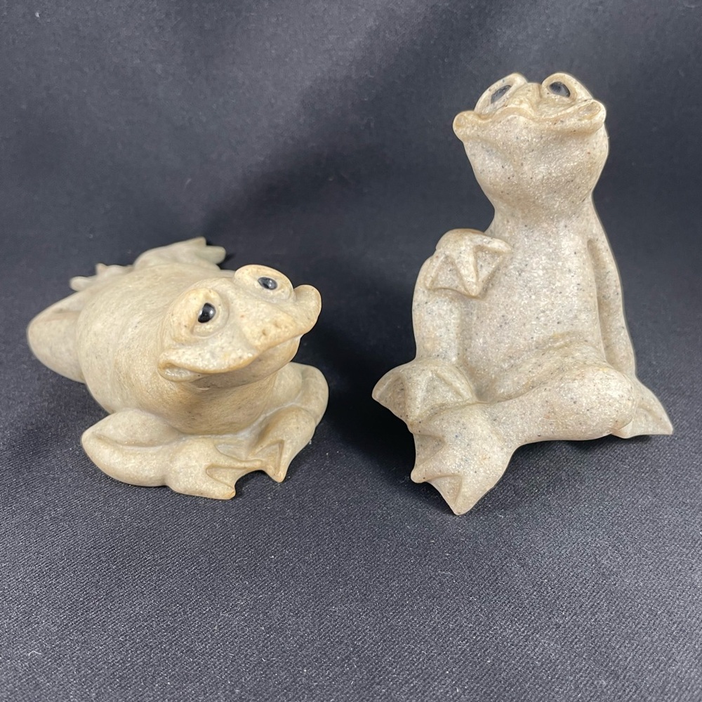 Two Quarry Critters Frog Figurines Fiona and Frankie